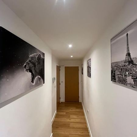 2 Bed Corner Apartment With Gym Manchester Buitenkant foto