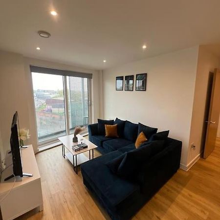 2 Bed Corner Apartment With Gym Manchester Buitenkant foto
