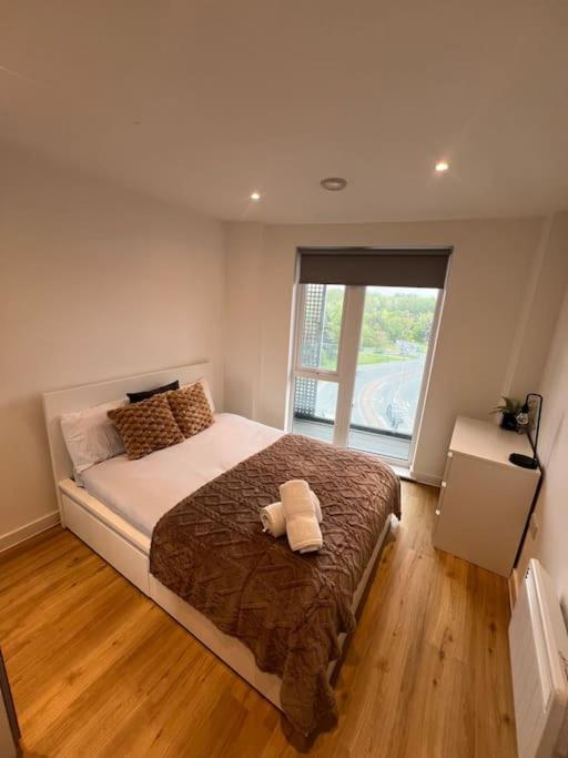 2 Bed Corner Apartment With Gym Manchester Buitenkant foto