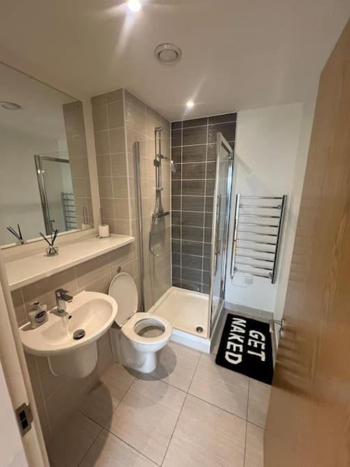 2 Bed Corner Apartment With Gym Manchester Buitenkant foto