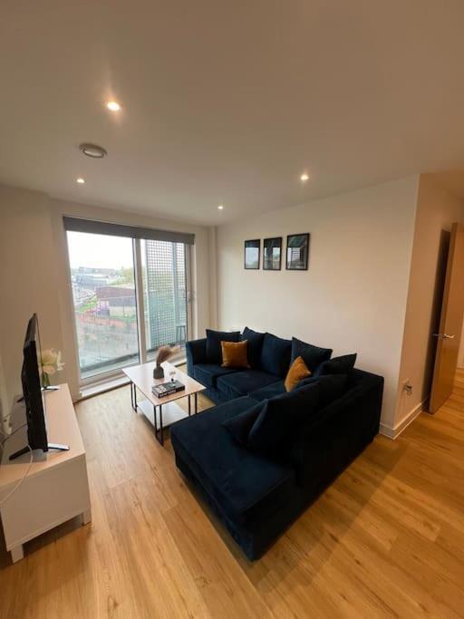 2 Bed Corner Apartment With Gym Manchester Buitenkant foto